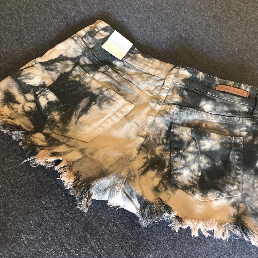 Grey met tie dye ripped shorts